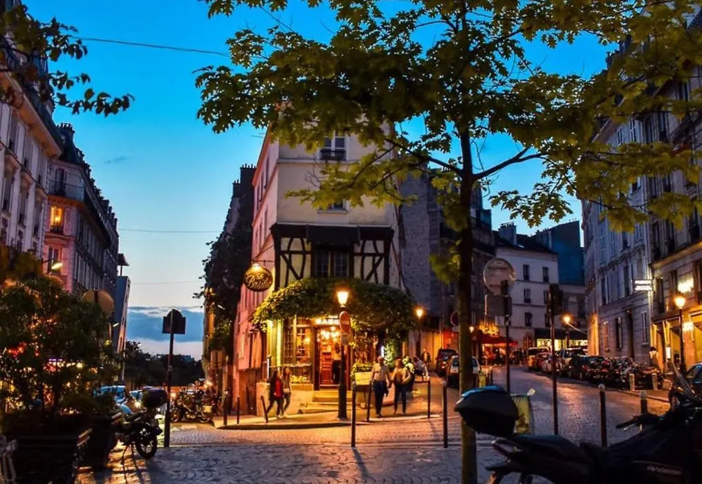 Plug Inn Montmartre By Hiphophostels-1